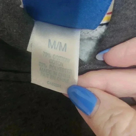 HBC Hudson Bay Canada Men's  Hoodie Size M, Can fit a Large - Picture 7 of 9